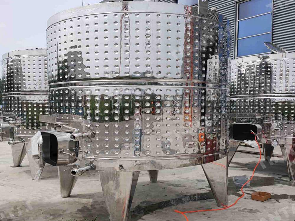 Influence and function of wine fermenter on wine fermentation